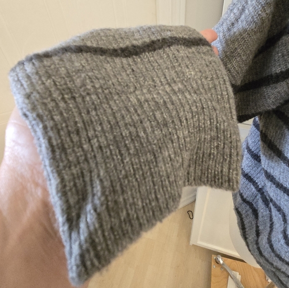 XL Cynthia Rowley Mock Grey/Black striped lightweight wool blend sweater - Picture 4 of 8